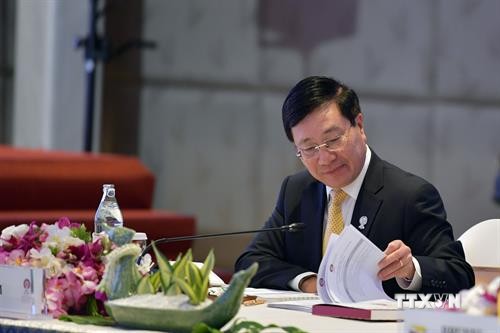 越南政府副总理兼外长范平明：加强东盟内部团结统一具有战略性意义