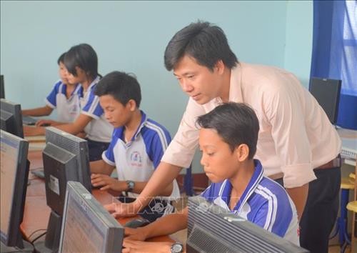 Thầy giáo Phan Khánh Duy nối dài ước mơ cho trẻ vùng sâu