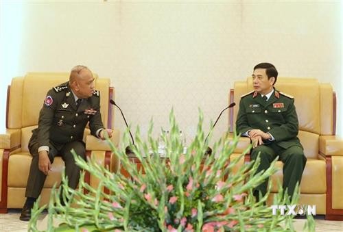 潘文江上将会见柬埔寨王家军国防大学校长谢塔拉