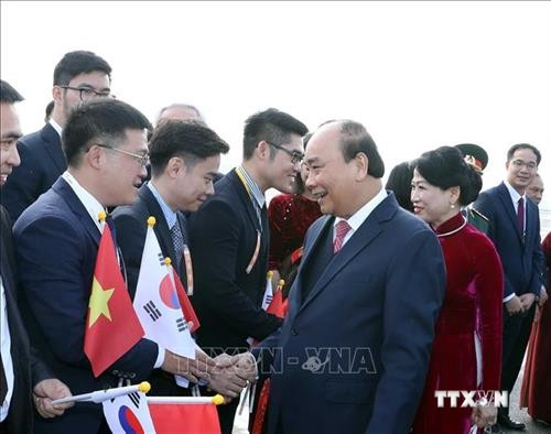 Thủ tướng Nguyễn Xuân Phúc bắt đầu chương trình tham dự Hội nghị cấp cao kỷ niệm 30 năm Quan hệ đối thoại ASEAN-Hàn Quốc