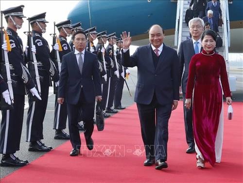 越南政府总理阮春福出席东盟-韩国对话关系30周年纪念峰会