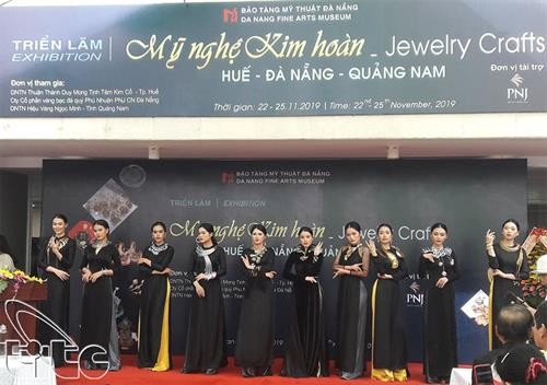 彰显越南传统珠宝制作造诣的展会在岘港市举行