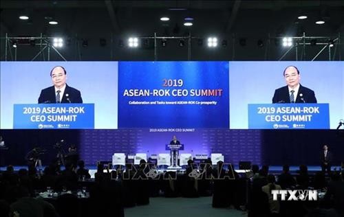 阮春福总理在东盟—韩国商界CEO峰会上发言