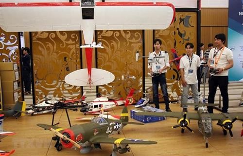 越南首次举行国际航空航天技术及设备展览会