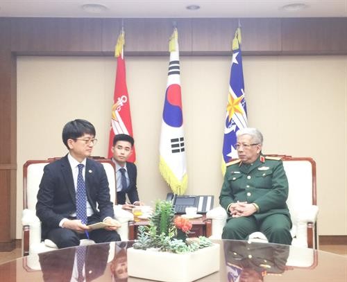 越南国防部副部长阮志咏会见韩国国防部副部长朴在民