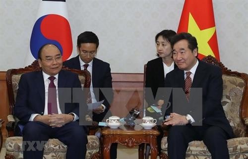 越南政府总理阮春福会见韩国总理李洛渊