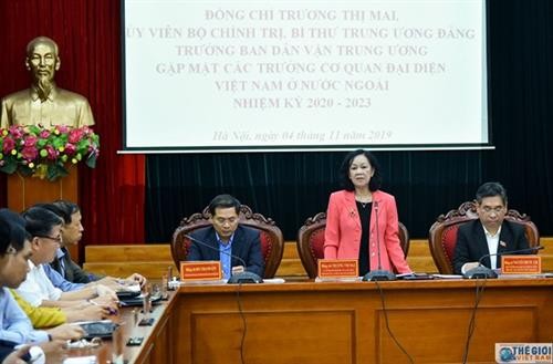 中央民运部部长张氏梅会见越南驻外大使和代表机构首席代表