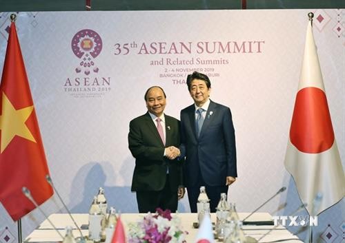 阮春福会见日本首相安倍晋三 结束赴泰出席第35届东盟峰会和相关会议之行