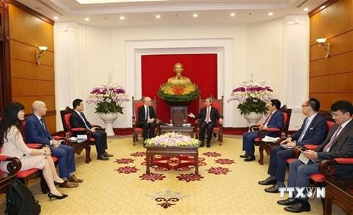 越共中央经济部部长会见脸书亚太区公共政策副总裁西蒙•米尔纳