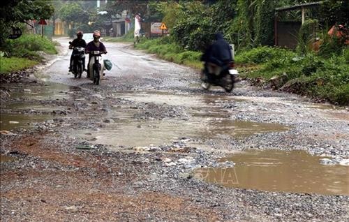 Tuyên Quang: Người dân khốn khổ vì đường xuống cấp
