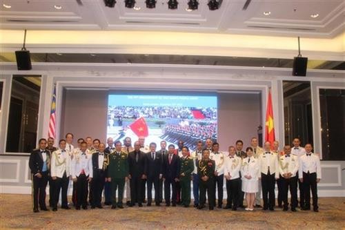 越南人民军建军75周年和越南全民国防日30周年庆典在马来西亚举行