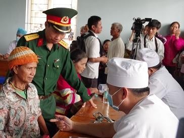 Bộ Chỉ huy Quân sự tỉnh Kon Tum chung tay vì người nghèo