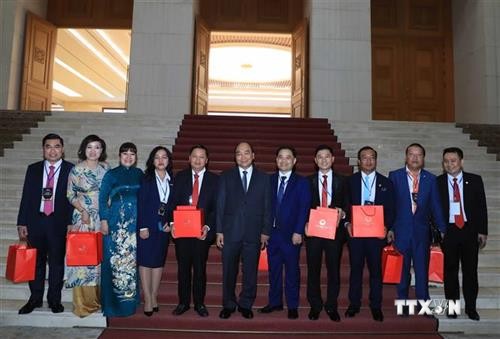越南政府总理阮春福会见红星奖获奖青年企业代表