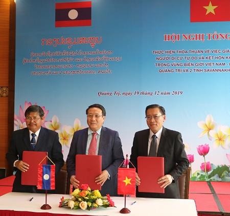 越南广治省与老挝二省合作做好边境地区自由移民管理工作