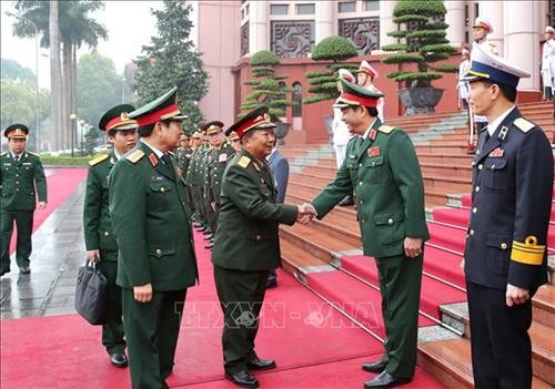 老挝国防部部长占沙蒙大将对越南进行工作访问
