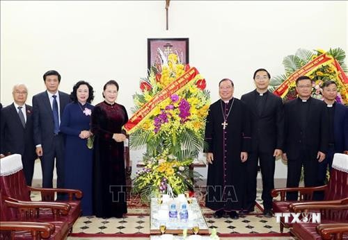 Chủ tịch Quốc hội Nguyễn Thị Kim Ngân chúc mừng Giáng sinh tại Tòa Tổng Giám mục Hà Nội