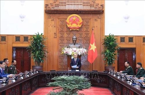 政府总理阮春福会见赴越出席越南人民军建军75周年庆典的各国军队领导人