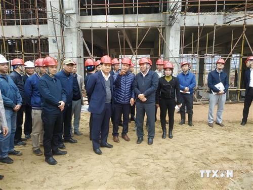 河内市领导视察越南最大垃圾焚烧发电厂项目进展情况