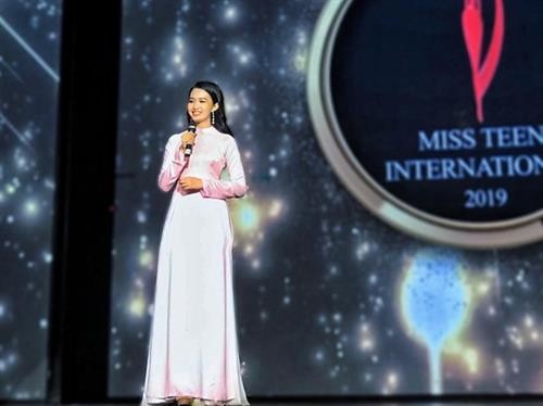越南选手荣获国际妙龄小姐选美大赛冠军