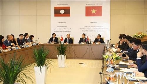 新形势下越南和老挝的经济外交：实践与经验教训