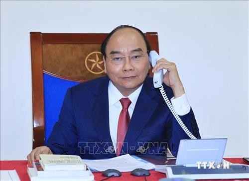 阮春福总理与俄总理梅德韦杰夫通电话