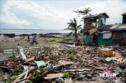 台风巴蓬登陆菲律宾 数千人无法回家