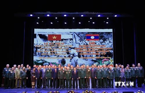 援老越南志愿军和专家传统日70周年纪念活动在万象隆重举行