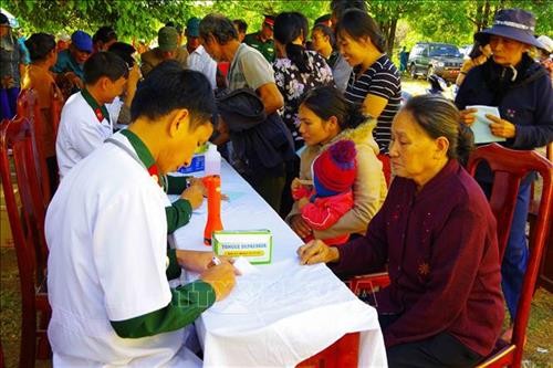 Khám bệnh, phát thuốc miễn phí cho đồng bào dân tộc thiểu số vùng biên giới ở Đắk Nông