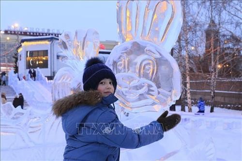 Chiêm ngưỡng những kiệt tác băng độc đáo của Siberia