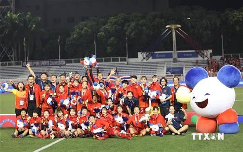 第30届东南亚运动会：越南妇女联合会向摘下金牌的越南女队足发奖金