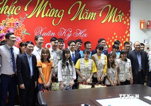 Phó Thủ tướng Vũ Đức Đam thăm và tặng quà công nhân, người lao động tại Bắc Giang