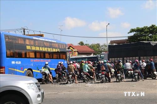 Long An: Ùn tắc tại các trục lộ giao thông về Thành phố Hồ Chí Minh