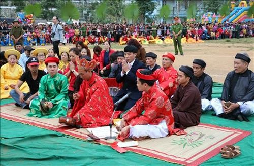 Người dân và du khách nô nức tham dự Lễ hội Lồng Tồng ở Tuyên Quang