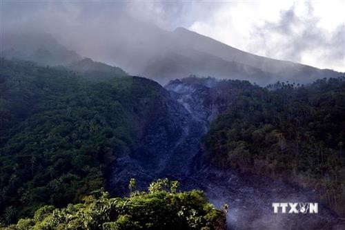 印尼疏散卡兰格唐火山附近地区1000余名居民