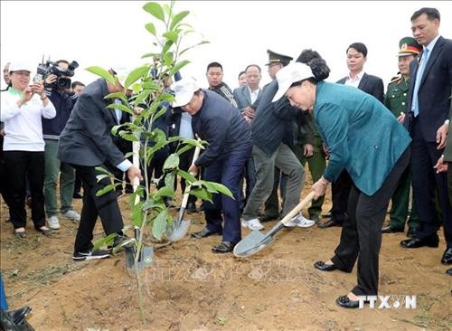 Chủ tịch Quốc hội Nguyễn Thị Kim Ngân tham dự Lễ ra quân hưởng ứng Tết trồng cây tại Hòa Bình