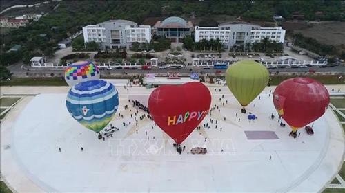 Lễ hội bay khinh khí cầu quốc tế lần thứ hai tại Sơn La 
