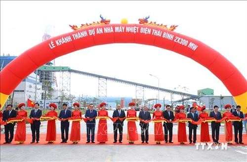Thủ tướng Nguyễn Xuân Phúc cắt băng khánh thành Nhà máy Nhiệt điện Thái Bình