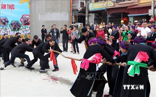 Tái hiện nghi lễ kéo co của dân tộc Tày huyện Bắc Hà
