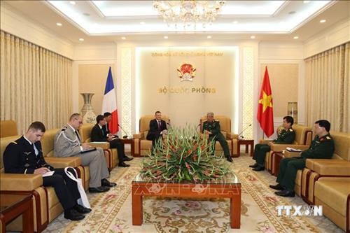 加强越南与法国的防务合作