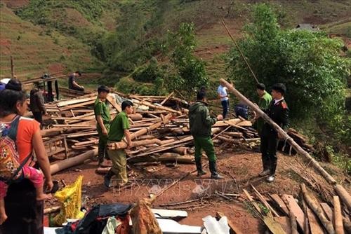 Huyện Tân Uyên hỗ trợ các hộ dân bị thiệt hại do gió lốc, mưa đá