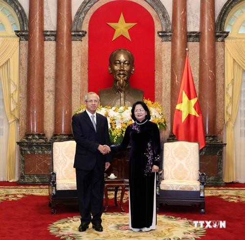 越南国家副主席邓氏玉盛会见泰国最高法院代表团