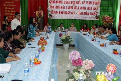 Đoàn đại biểu Hội Phụ nữ Campuchia vì Hòa bình và Phát triển thăm gia đình cựu quân tình nguyện Việt Nam