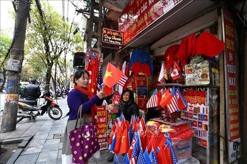 Những sản phẩm lưu niệm về Hội nghị thượng đỉnh Mỹ - Triều Tiên lần thứ hai thu hút khách du lịch
