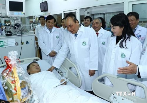 阮春福总理：医务人员队伍是默默奉献者