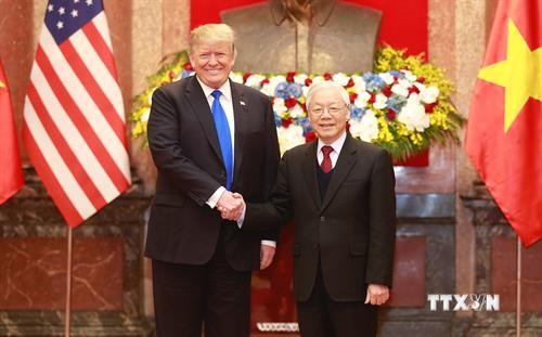 越共中央总书记、国家主席阮富仲与美国总统特朗普举行会谈 
