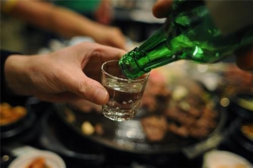 越南酒文化 ：别让欢乐化为愁悲