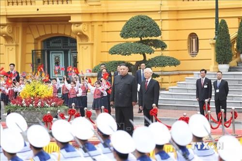 阮富仲为朝鲜最高领导人金正恩举行欢迎仪式并举行会谈