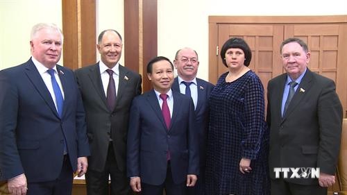 越南与俄联邦议会友好议员小组加强配合 