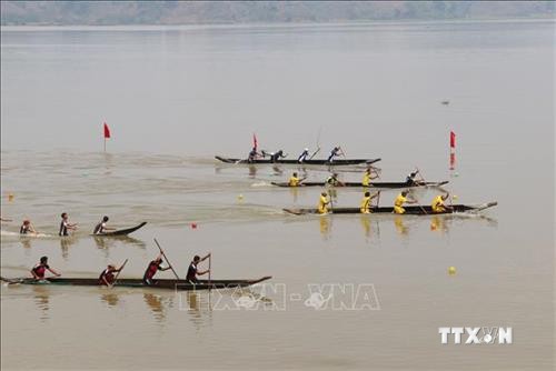 Quảng bá văn hóa của người M’Nông gắn với thuyền độc mộc