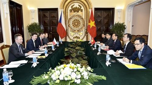  越捷两国举行副外长级政治磋商